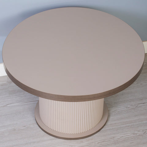 MASUTA CAPUCINO DE CAFEA ROTUNDA CU RIFLAJE, 70x70x50cm MASUTA CAPUCINO DE CAFEA ROTUNDA CU RIFLAJE, 70x70x50cm