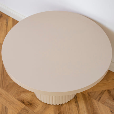 MASUTA BEJ DE CAFEA ROTUNDA CU RIFLAJE, 70x70x50cm