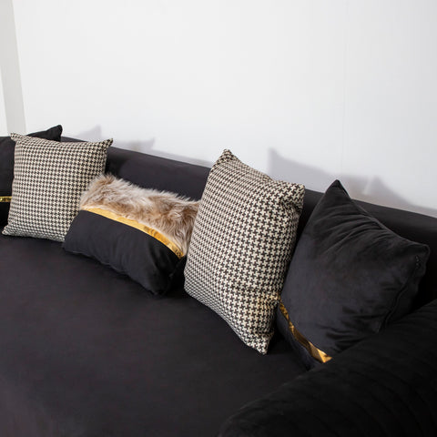 CANAPEA 3 LOCURI NOVO, TAPITATA NEGRU CU AURIU