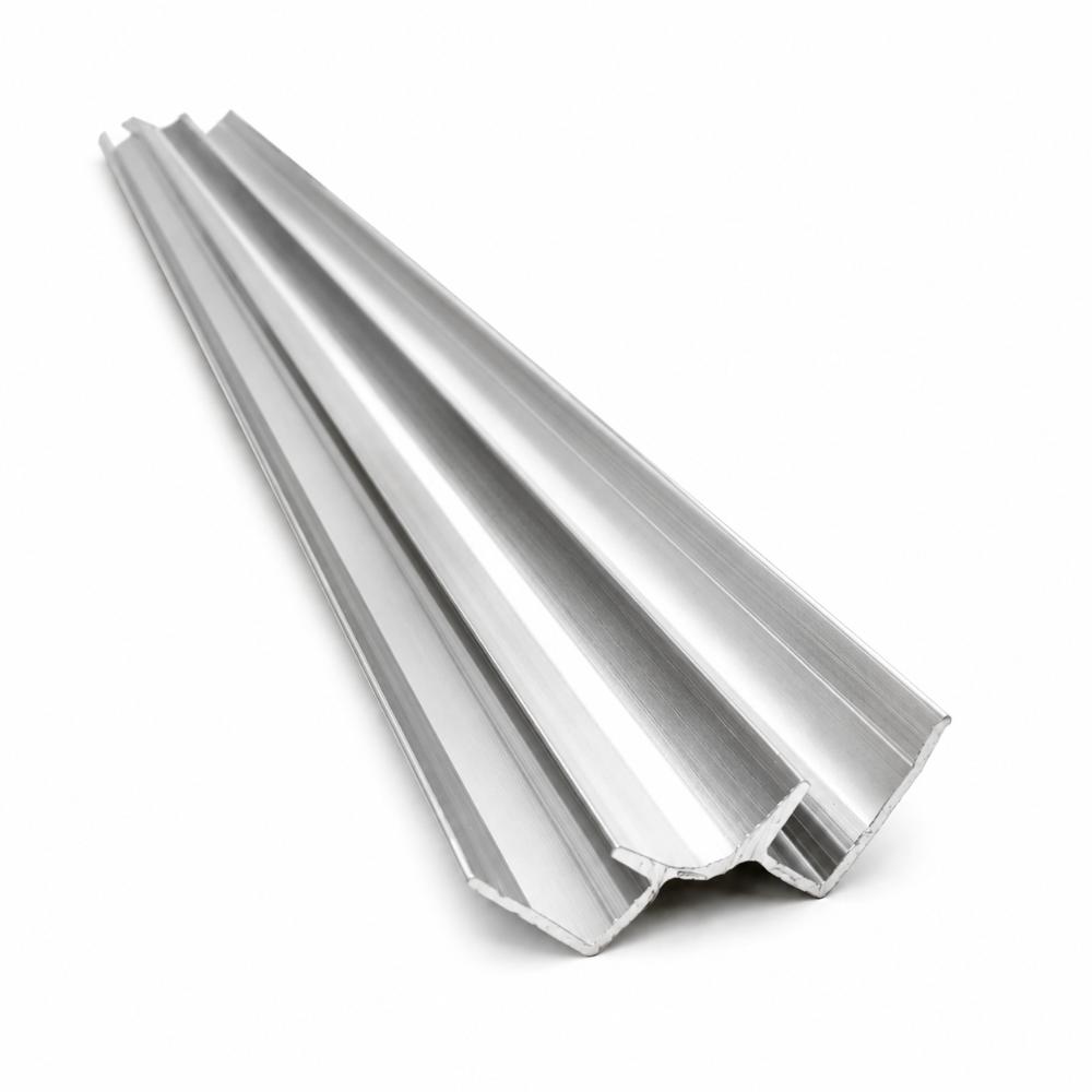 Colț interior decorativ pentru plăci PVC – finisaj premium argintiu